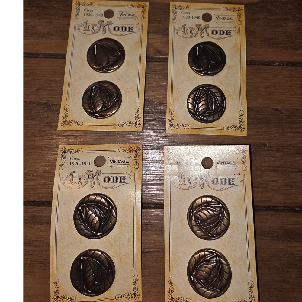 La Mode Vintage Style Leaf Buttons Antique Bronze Metal 1 1/8in